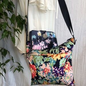 VERA BRADLEY Reactive Hipster recyclable Happy Blossoms crossbody & RFID wallet